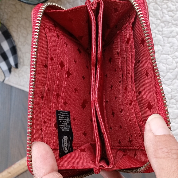 FOSSIL RED COW HIDE WALLETT/WRISTLET - Picture 6 of 6